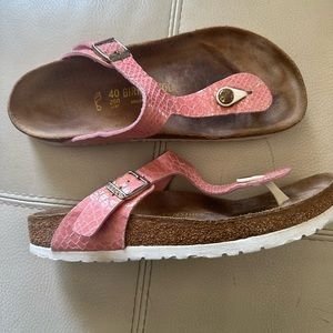The BIRKENSTOCK Gizeh Flor Pink in Good Condition Size 40